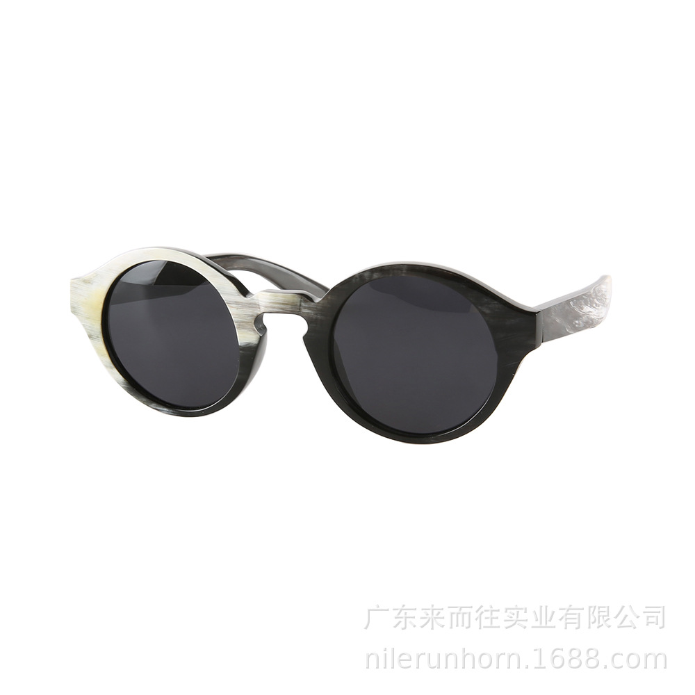 Classic universal glasses for men and women