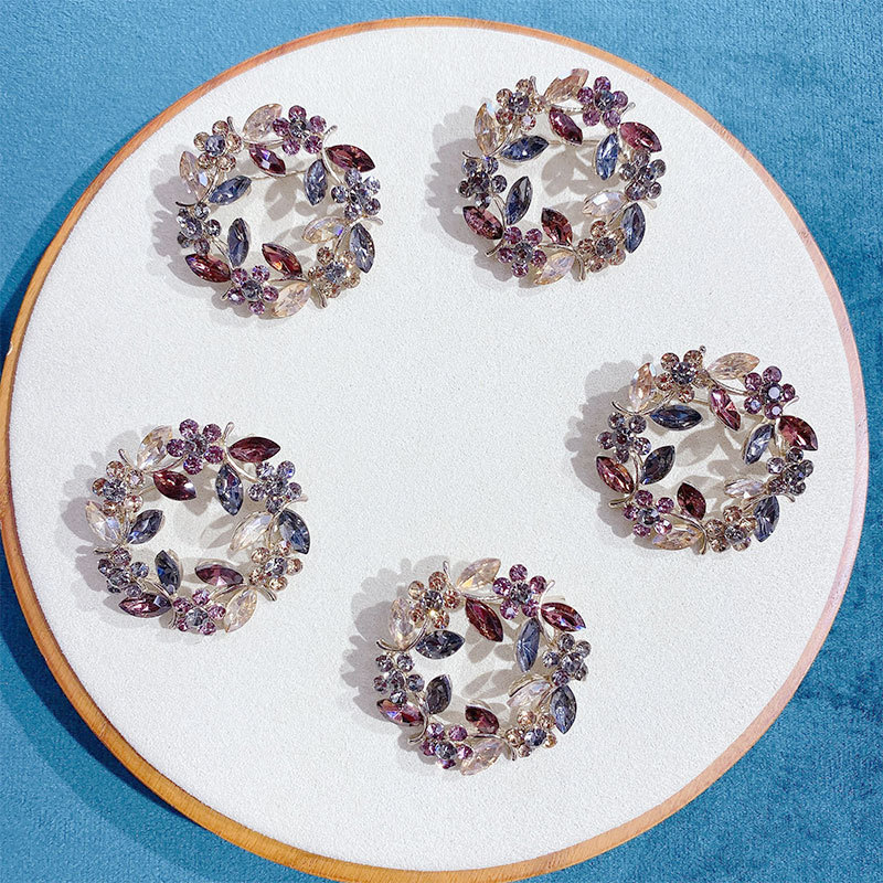 Broche accessoire de col en cristal avec couronne, ornée d'une couronne, pour fixer un cardigan ou toute autre boucle._voghion.com