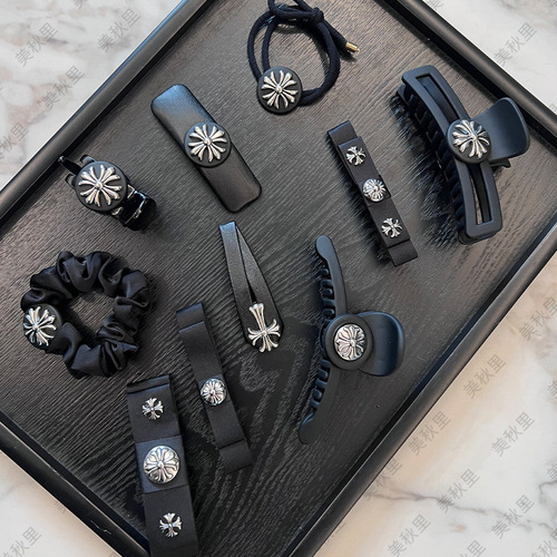 Japanese trendy brand Crocodile black retro cross hair clip, niche personality leather BB clip fringe hair accessory for women