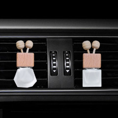 Air outlet perfume empty bottle car air freshener glass bottle car perfume clip creative car air freshener holder decorative piece