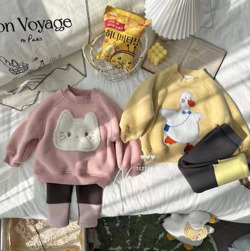 Women's Padded and Thick Hooded Sweatshirt with Cartoon Style, Stylish and Oversized, Long-Sleeved Top for Girls, Padded Base Layer for Autumn and Winter