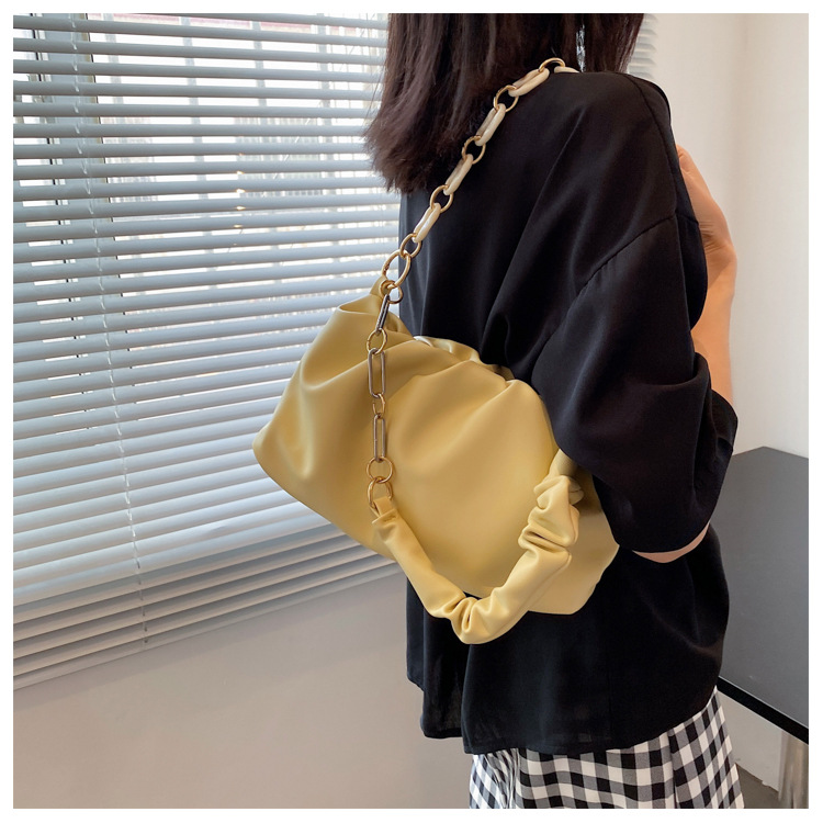 Korean Fold Cloud Chain Portable One-shoulder Diagonal Bag display picture 23