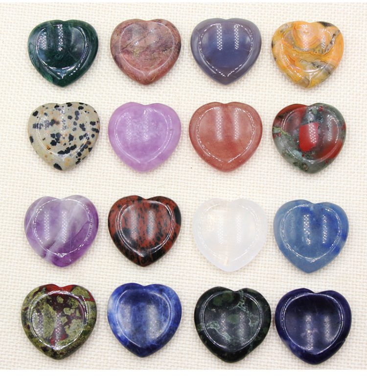 Creative Fashion Natural Crystal 30mm Love Massage Stone display picture 2