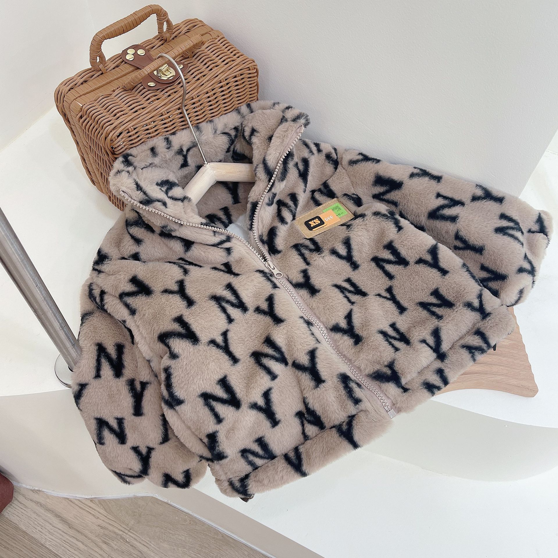 2021冬季童装韩版新款女童字母仿兔毛夹棉外套