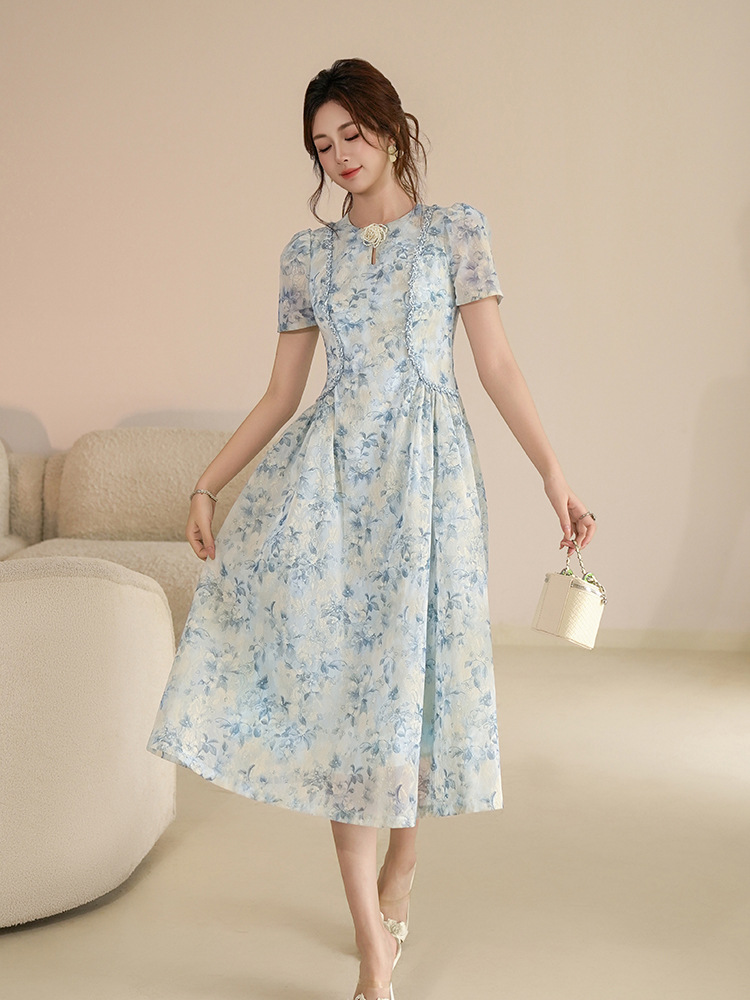 Đầm maxi nữ thắt eo cổ tròn đính kim cương giả họa tiết in phong cách Pháp — màu xanh