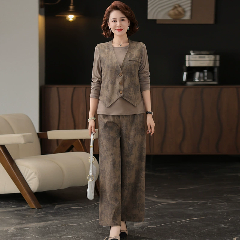 Мама одеваются весенние футболки брюки набор из трех частей женская одежда для пожилых людей 2025 новый темперамент дикий набор среднего возраста