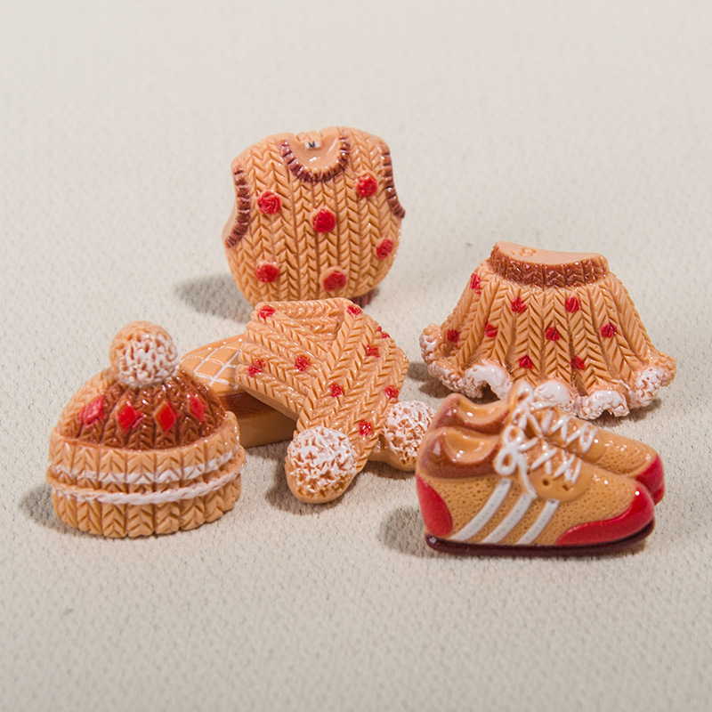 DIY Resin Accessories Wholesale Mobile Phone Pendant Keychain Moving License Plate Doll House Brown Sweater Hat Scarf