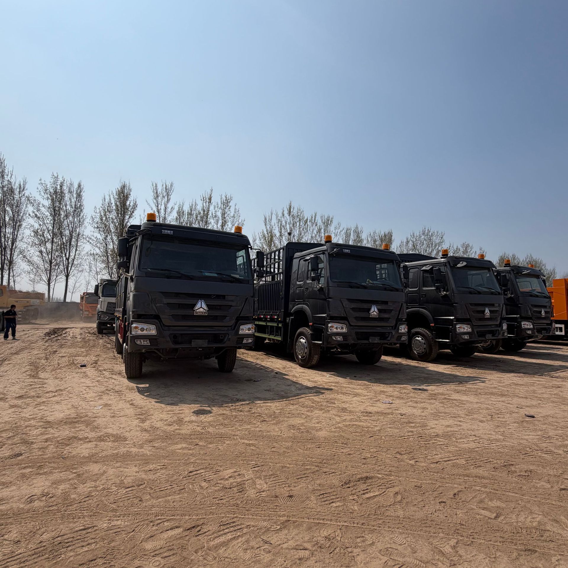 Exported to Africa: Howo Engineering Dump Truck, 6X4 Flatbed Truck, Front Four-Wheel Drive and Rear Eight-Wheel Drive Dump Truck