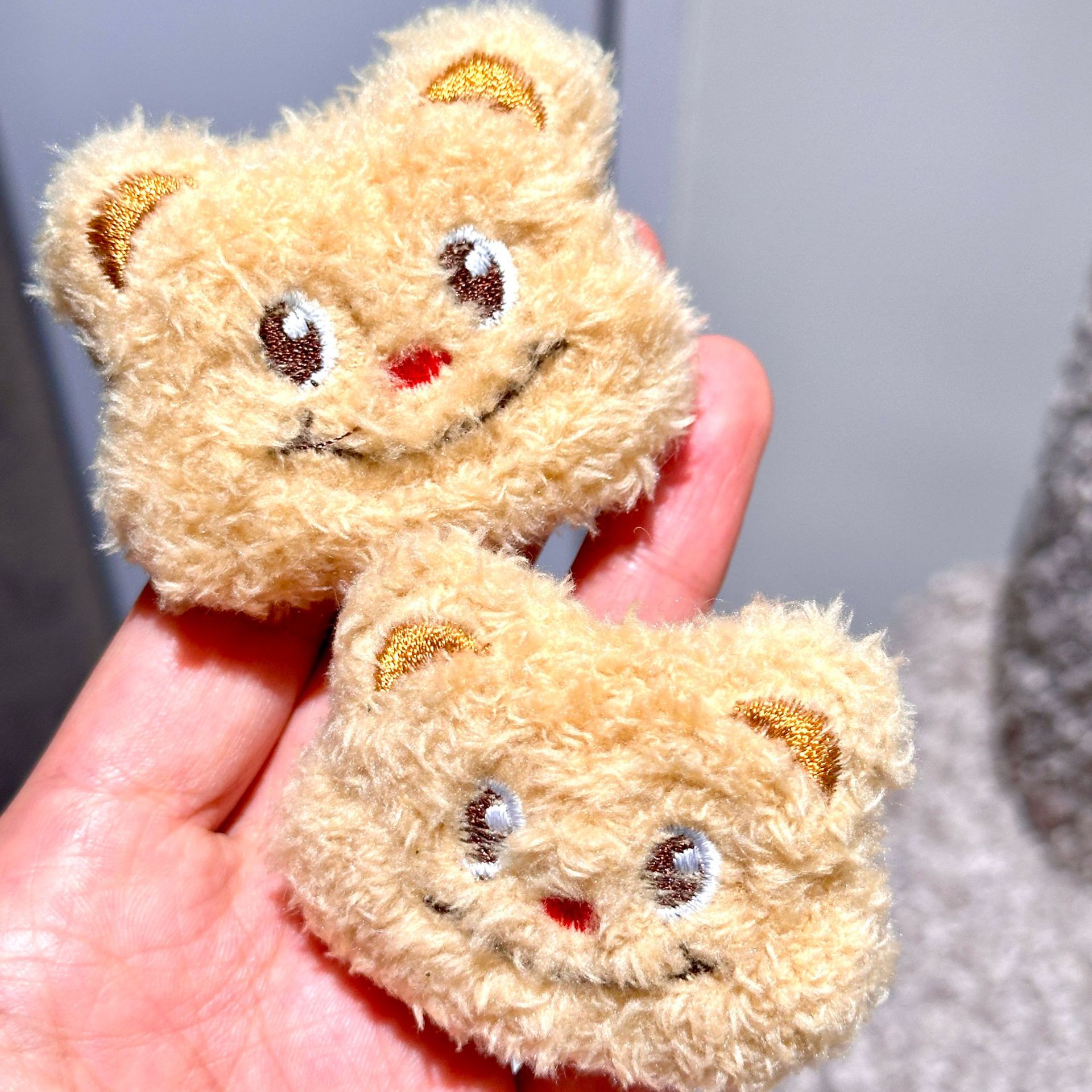 Capibala broche de peluche en línea lindo bolso ropa decoración pin DIY muñeca del delfín colgante muñeca