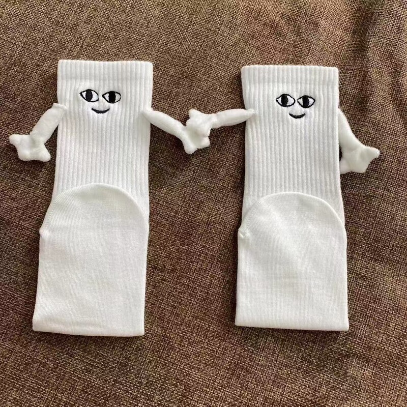 Smiling Face Magnetic Couple Socks That Hold Hands, Black and White Mid-Calf Socks, Versatile Long Socks for Best Friends, Couple Style