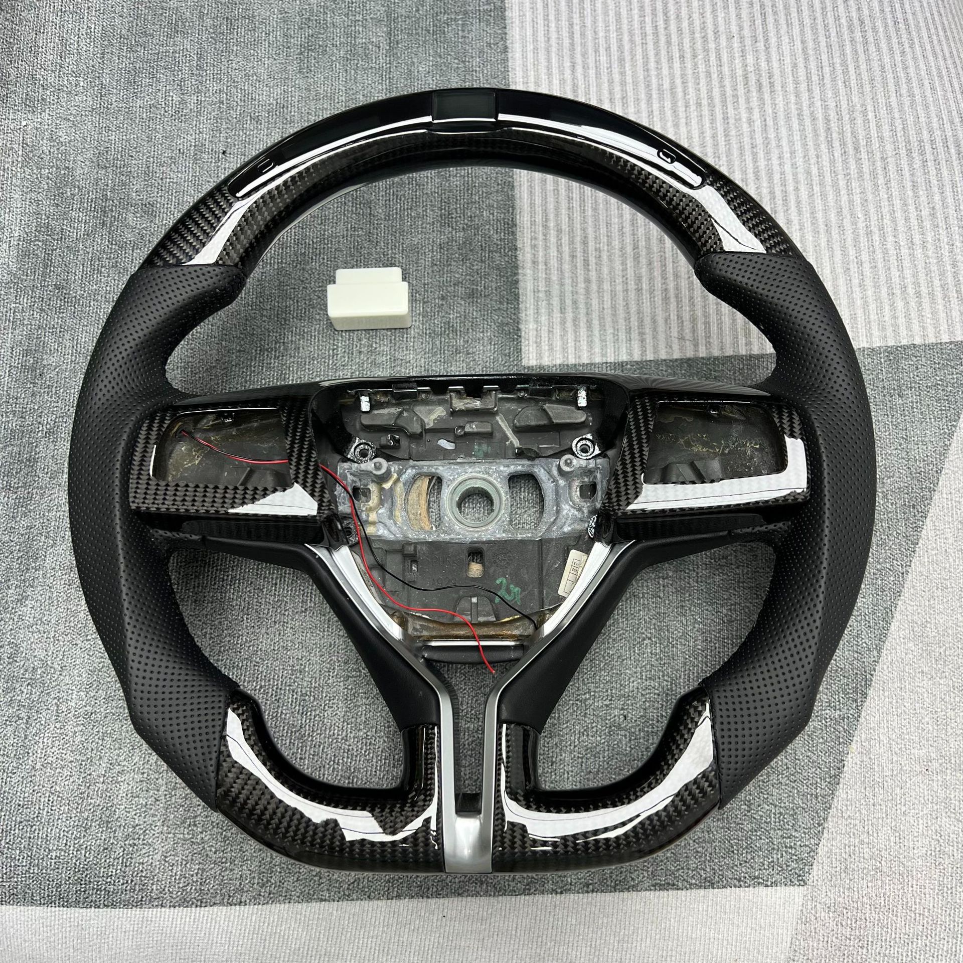 Car Steering Wheel Customization Suitable for Maserati Ghibli Carbon Fiber Flat-Bottom Steering Wheel Modification