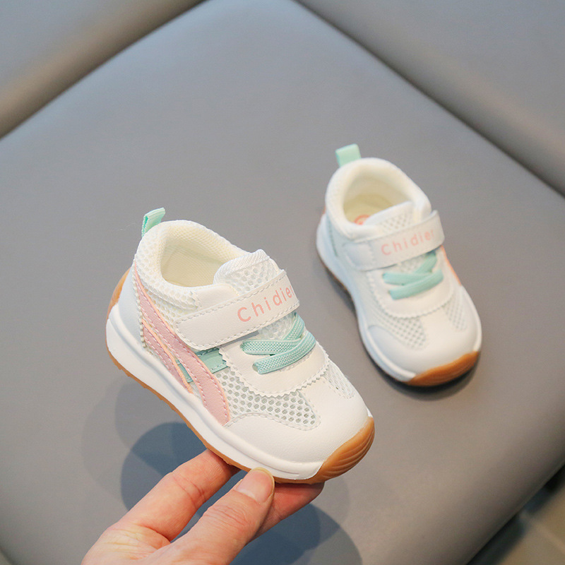 2024 otoño zapatos de cuero para niños al por mayor zapatos de argán de fondo suave zapatos para correr zapatillas de deporte estilo coreano entrega