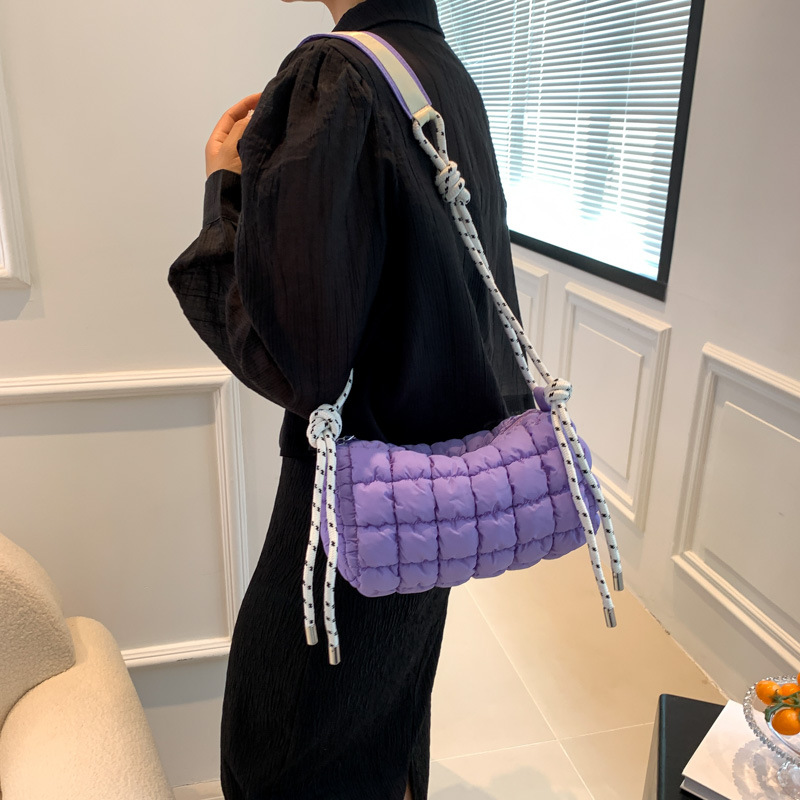 Hilo bordado rómbico bolsa de nube bolsa de abrigo de algodón personalidad de las mujeres bolso de hombro plisado estilo coreano bolsa de burbuja bolsa de mensajero bolso de mujer de cercanías