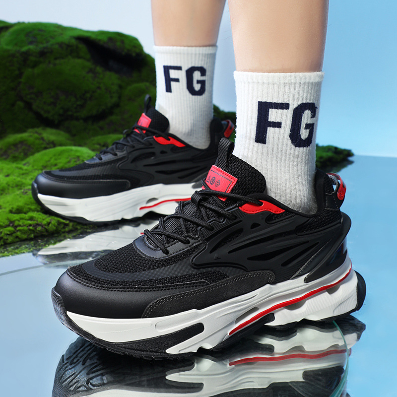Los zapatos de papá para hombres nuevos zapatos de verano transpirables de malla gruesa para aumentar la altura de la moda coreana zapatos deportivos de hombre de alta calidad