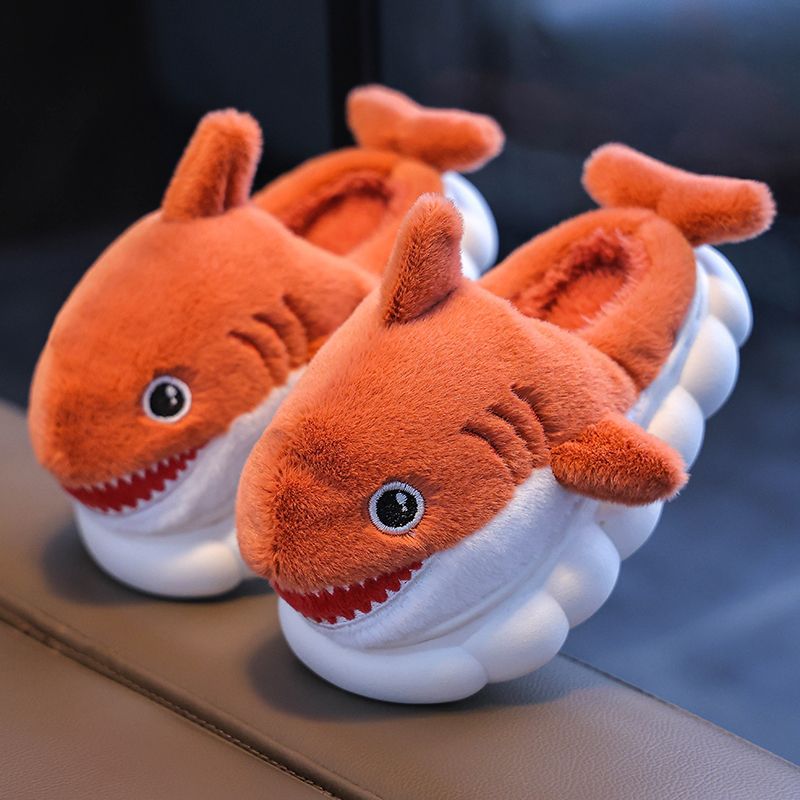 Bolsa de invierno para niños zapatos de tacones de algodón tiburón niños padres-hijos hogares cálidos peludos niños pequeños y medianos bebés zapatillas de algodón