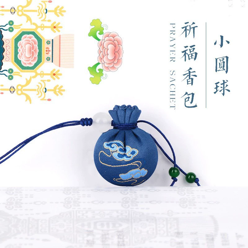 Оптовая продажа: миниатюрные ароматические саше Runyidong с ароматом корнуса, подарочные подвески для автомобиля и телефона, вышитые в стиле Дзен, маленькие круглые шарики, благословенные ароматические мешочки