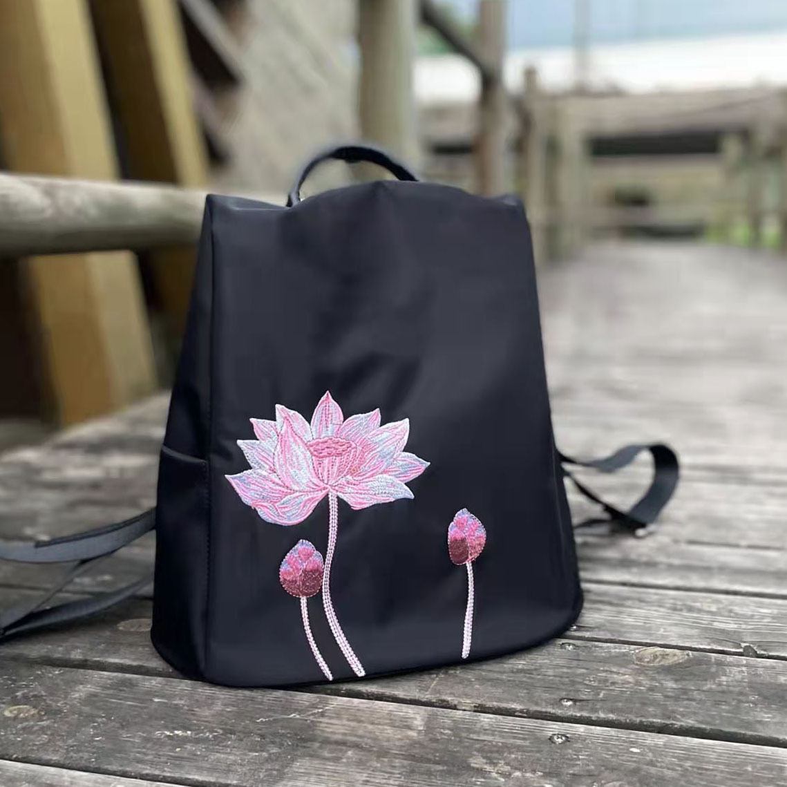 大容量民族风包包厂家生产绣花女百搭牛津布双肩包刺绣女包批发