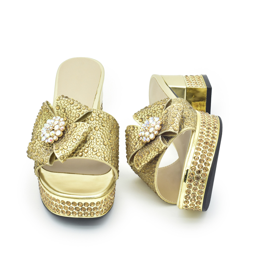 Accessorize the evening with applique studded high-heeled sandals and a full cloth small flash diamond dinner bag set with sandals_voghion.com