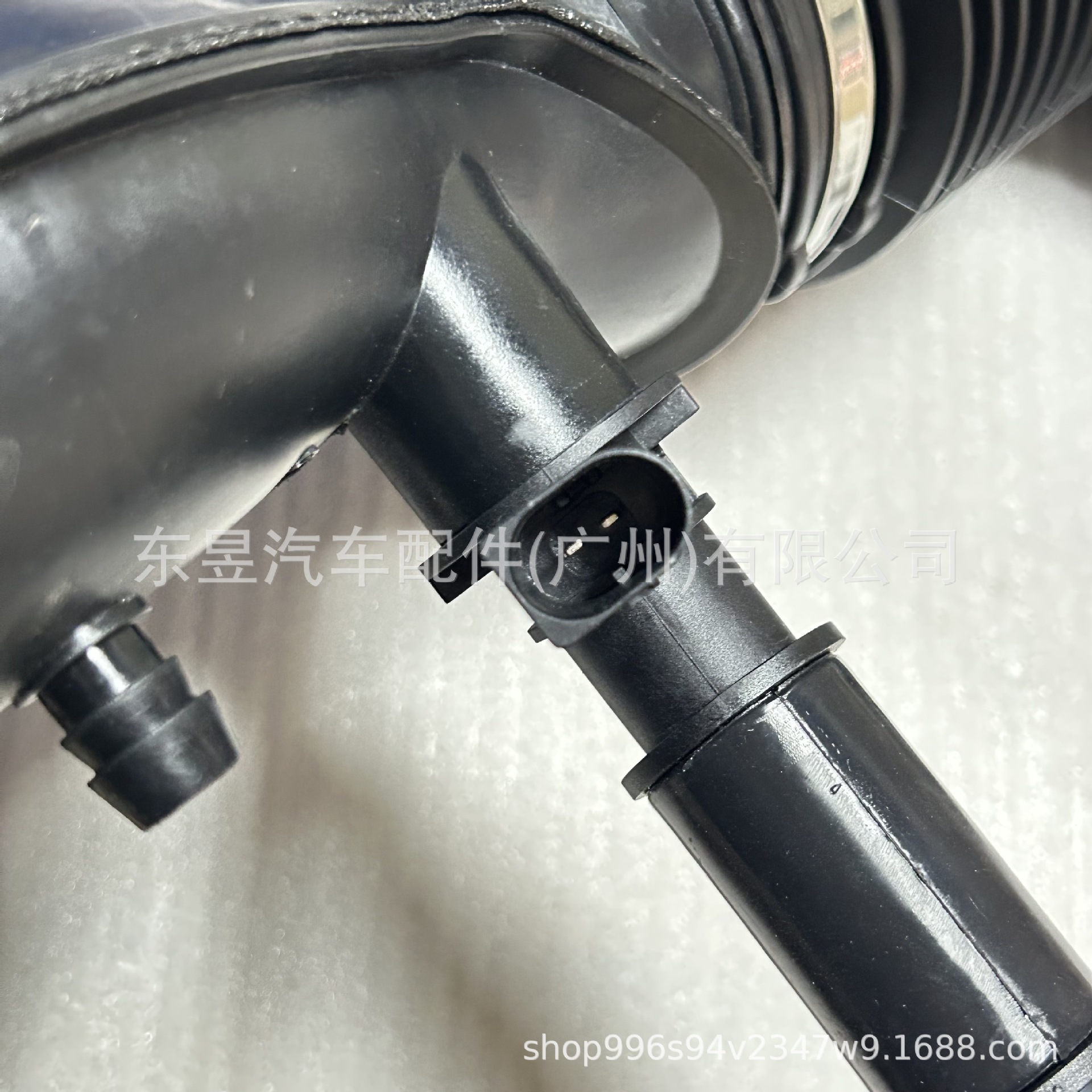 Suitable for Mercedes-Benz intake pipe with oil-water separator 2740905700 2740905200 2740900200