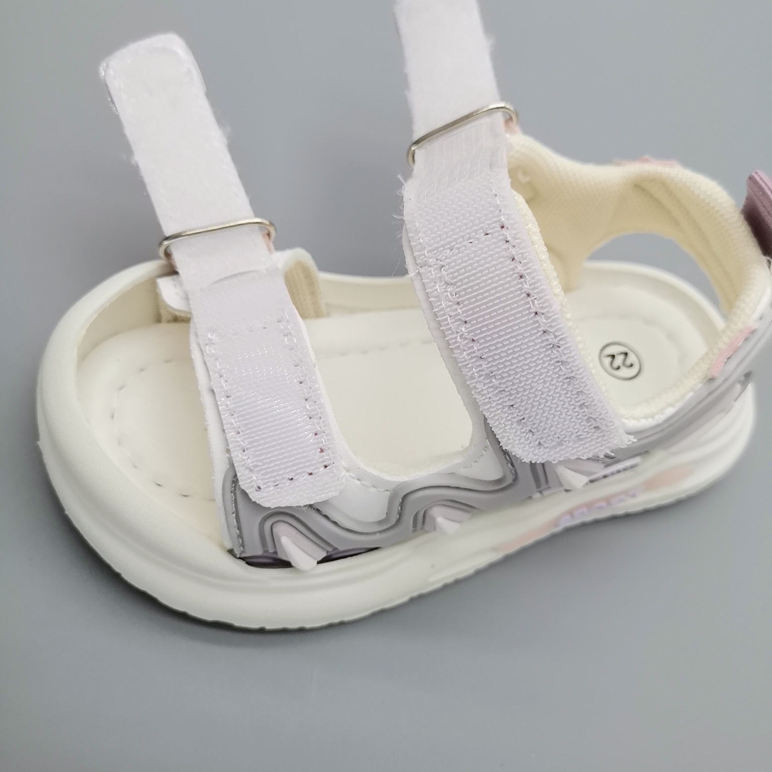 Nuevas sandalias populares de verano 2026 para niños, zapatos casuales, zapatos deportivos con hebilla ajustable, zapatos de playa.