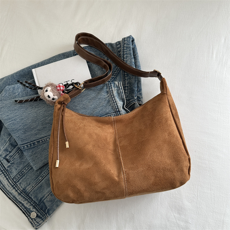 Simple bolso de tote encantador invierno 2024 nuevo estilo versátil bolso de hombro de este año bolso casual para mujeres