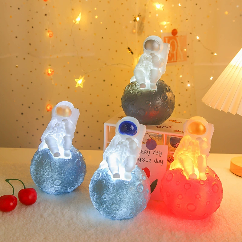Astronaut night light (Nordic) piggy bank, LED bedroom lamp, cute birthday gift