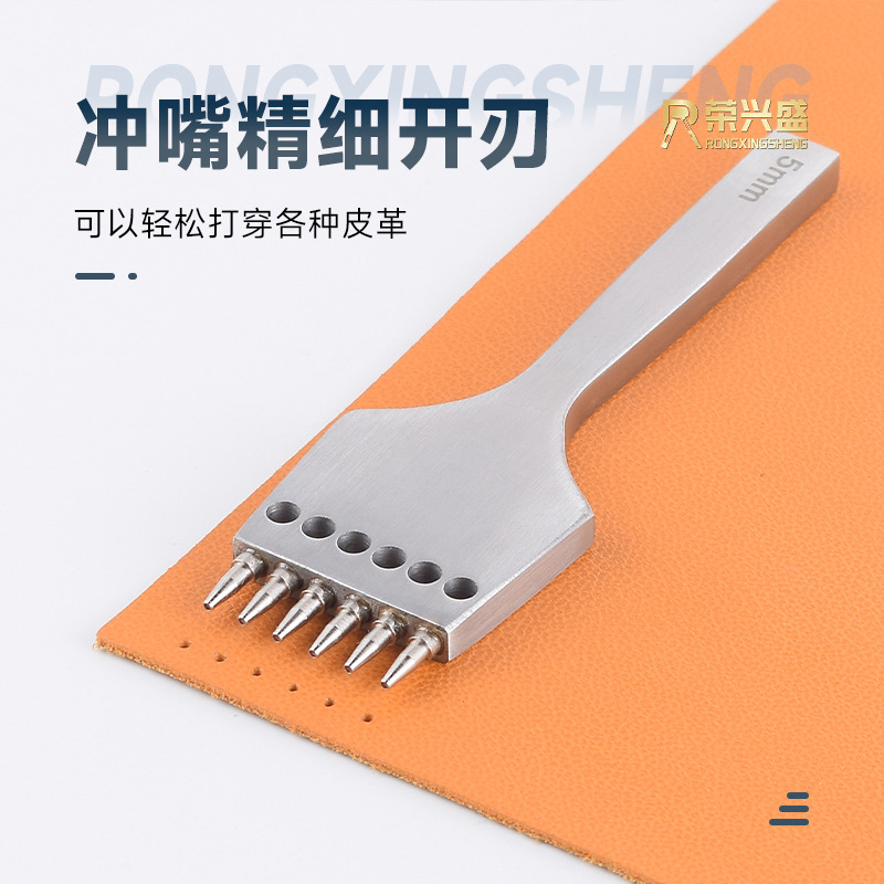 革の手作り道具は穴を開けてベルトを押し流します。|undefined