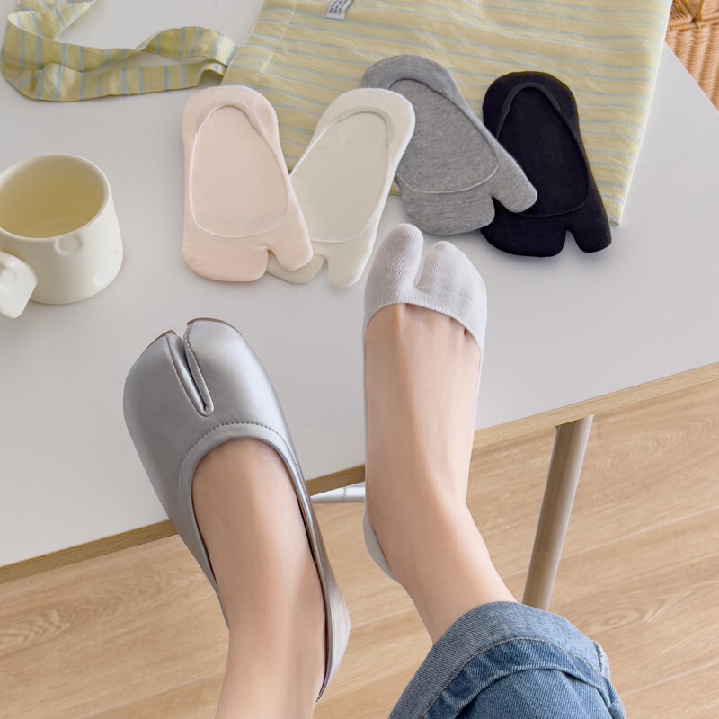 Two Toe Socks Women's Invisible Socks Summer Thin Pig Foot Socks Breathable Sweat Absorbing Two Toe Socks Shallow Mouth Non-slip Boat Socks Women