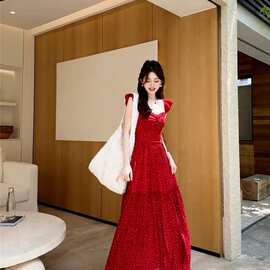 红色波点小飞袖吊带连衣裙子女装夏季2025新款爆款蝴蝶结露背长裙