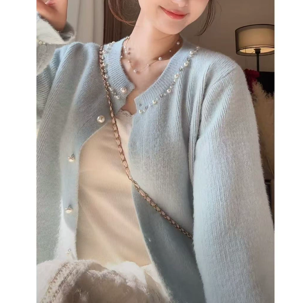 Без мяча французский маленький ароматный темперамент водяной шерстяной трикотажный кардиган женский красивый бусиный свитер с расклешенными рукавами синий