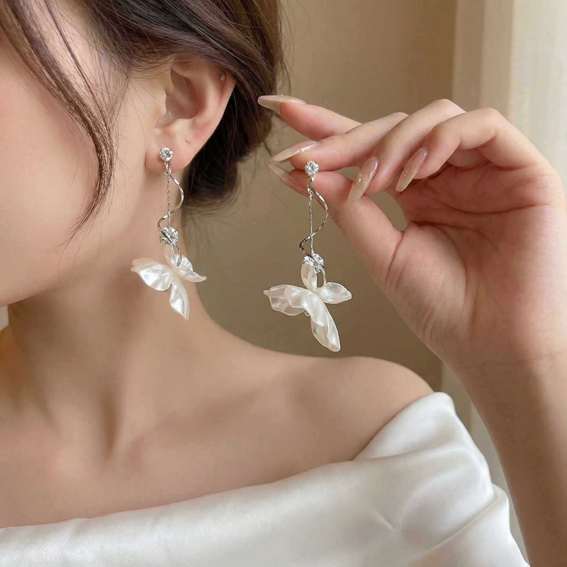 1#EH034 Pendientes de borla con diamantes brillantes y iris blanco, de aproximadamente 6 cm.