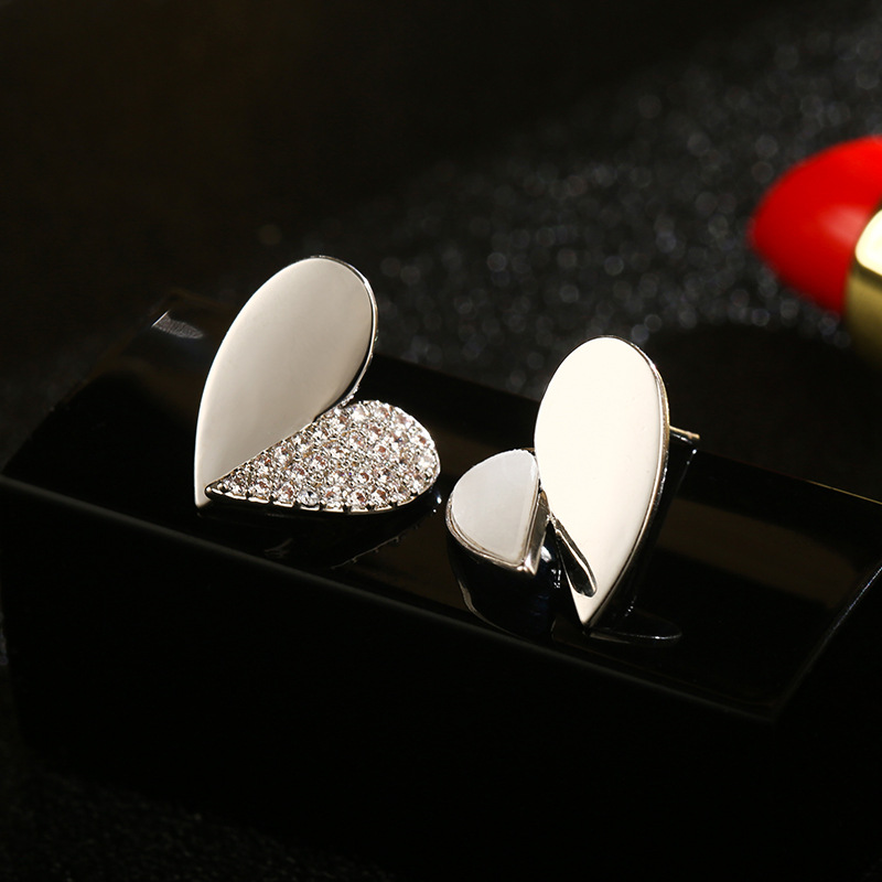 С䵭βԳƶŮԼƸаĶ