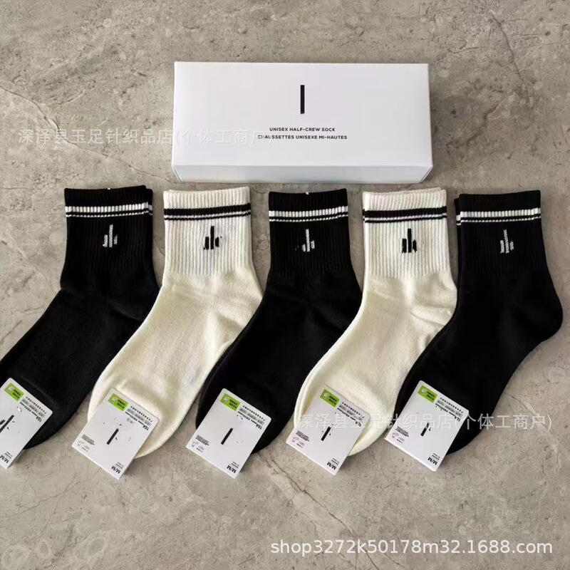 New Four-Season Style Class a Women's Socks, Sweat-Absorbent, Breathable, Mid-Calf, Fashionable Sports Running Socks, Boxed Socks Wholesale New Four-Season Style Class a Women's Socks, Sweat-Absorbent, Breathable, Mid-Calf, Fashionable Sports Running Socks, Boxed Socks Wholesale