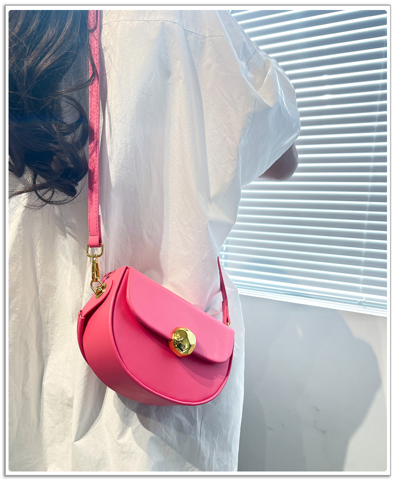 Pequena mala de ombro feminina estilo coreano na moda_voghion.com