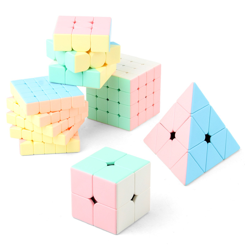 Moyu dos tres cuatro Pirámide de cinco niveles cinco Cubo de Rubik esmerilado macaron color Cubo de Rubik juguetes competitivos para niños se pueden enviar en nombre
