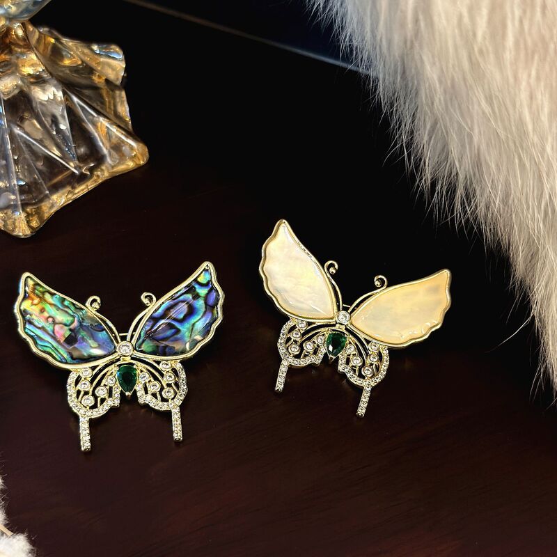 Elegant Coat Brooch with Butterfly Shell Fragments, High-End Women's Pin, Suit Jacket Brooch, Exquisite Design, Niche Style