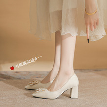 2025新款尖头粗跟高跟鞋大码加肥加宽婚鞋婚宴新娘鞋单鞋秀禾服