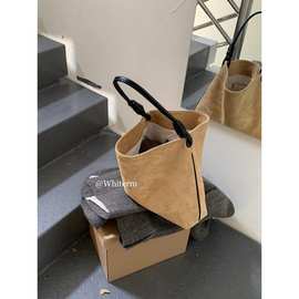 韩版大容量手提斜挎女百搭托特包新款磨砂复古绒面撞色单肩水桶包