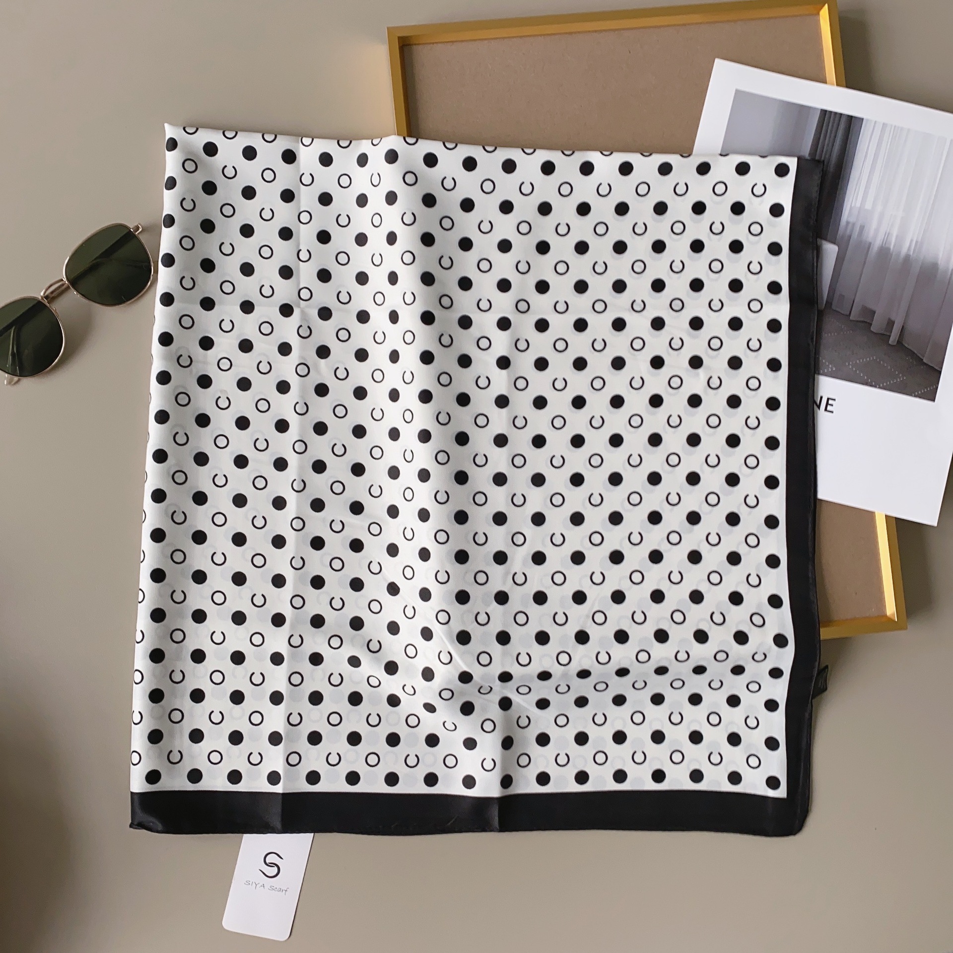 Nuevo temperamento blanco y negro ondulado pañuelo decorado pañuelo de seda de tela de twill pañuelo de seda de moda universal pañuelo de mujer