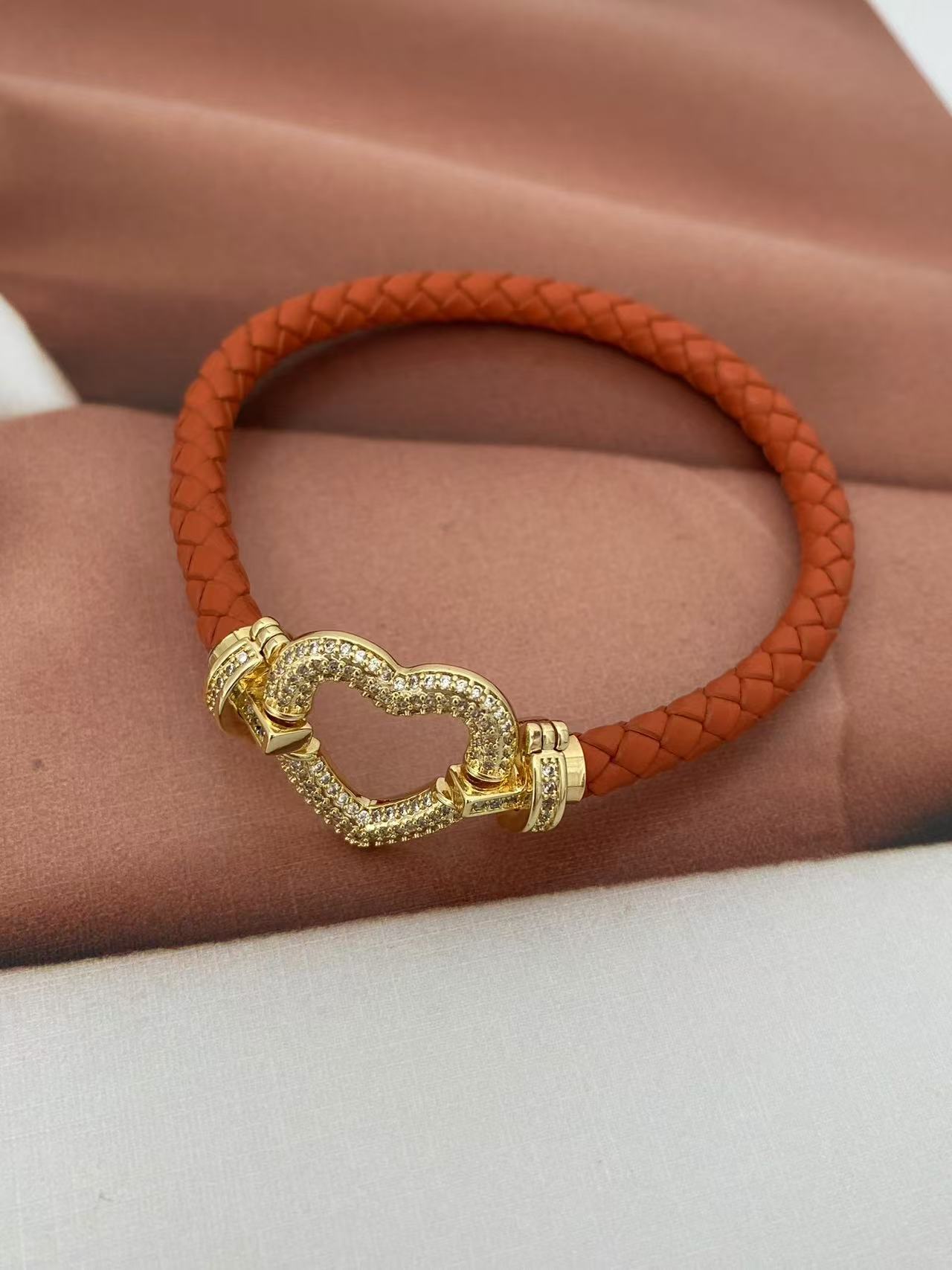 11g Weight Copper Pendant Material Bracelets Classification Leather Rope Chain Material Woven Chain Chain Type 1 Piece Quantity Holiday, Daily Occasion Leather rope, Copper Material Heart Shape Pattern Unisex Gender Vintage Style, Classic Style Style Vintage Style Classic Style Heart Shape Leather Rope Copper Woven Chain String Bracelets Wholesale 7
