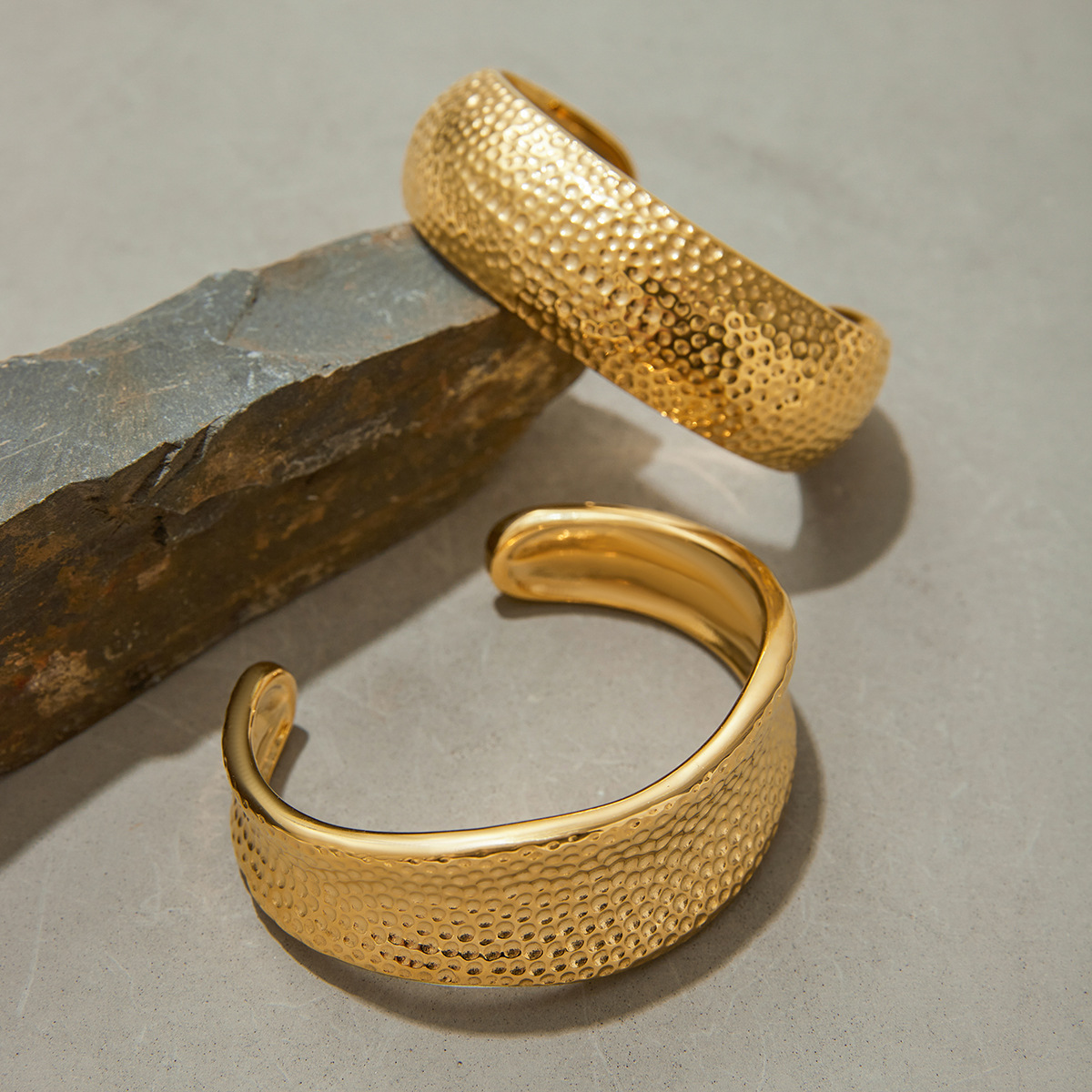 Jieding Cross-border de acero de titanio de cara ancha pulsera de martillo joyería que no se desvanece, pulsera de lujo ligero para mujer, joyería de acero inoxidable