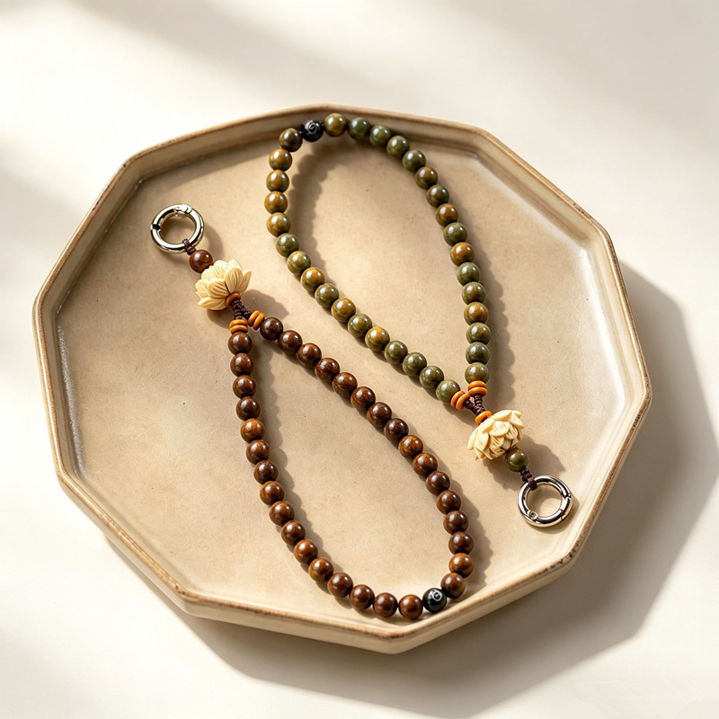 Source factory: Cliff cypress wood phone chain, ethnic style, sandalwood, men's lotus flower accessory, women's pendant