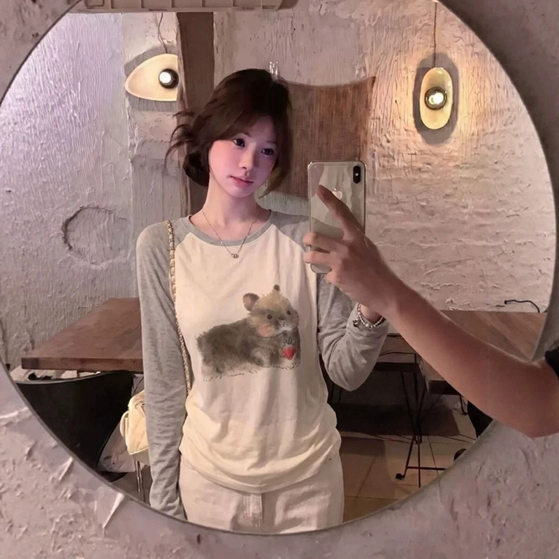 Korean-style cute rabbit color-block raglan long-sleeve T-shirt for women, 2026 new autumn collection, loose and relaxed fit, basic top Korean-style cute rabbit color-block raglan long-sleeve T-shirt for women, 2026 new autumn collection, loose and relaxed fit, basic top