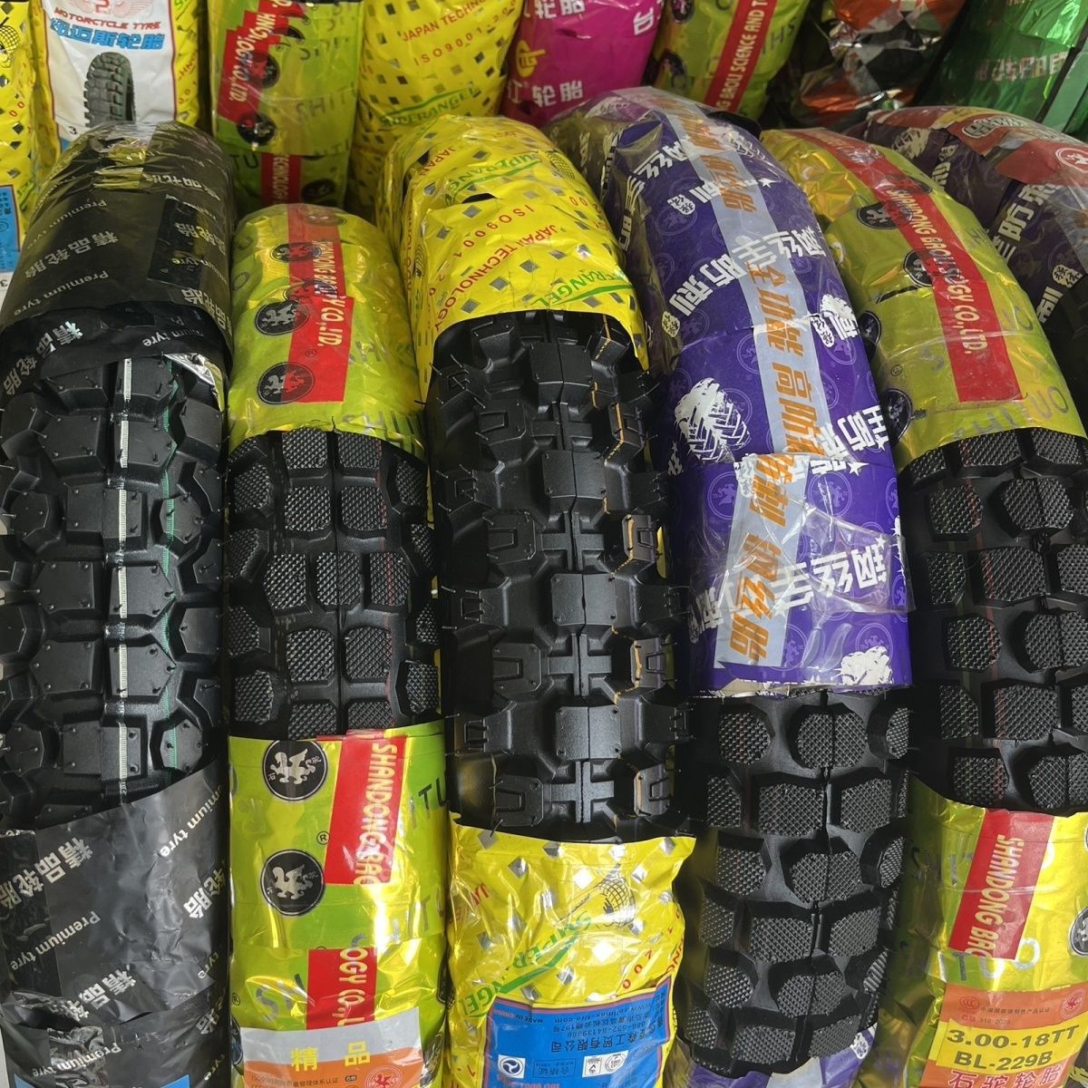 Motorcycle tire 3.00-18 extra high tooth steel tire 8-layer thickened non-slip wear-resistant vacuum inner and outer tire