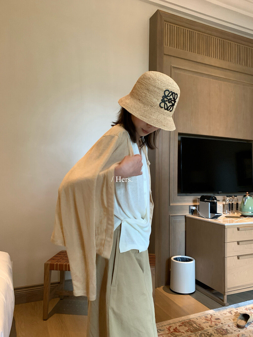 Áo len cổ lọ nữ V-line xếp chéo tay không — màu đen, màu trắng, yến mạch chi tiết 20