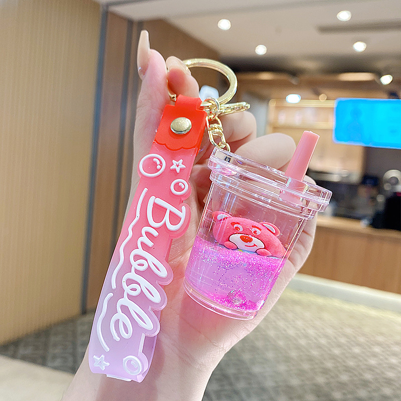 Botella de arena flotante de aceite flash fresas oso muñeca colgante llavero mochila para hombres y mujeres colgantes de automóviles pequeños regalos al por mayor