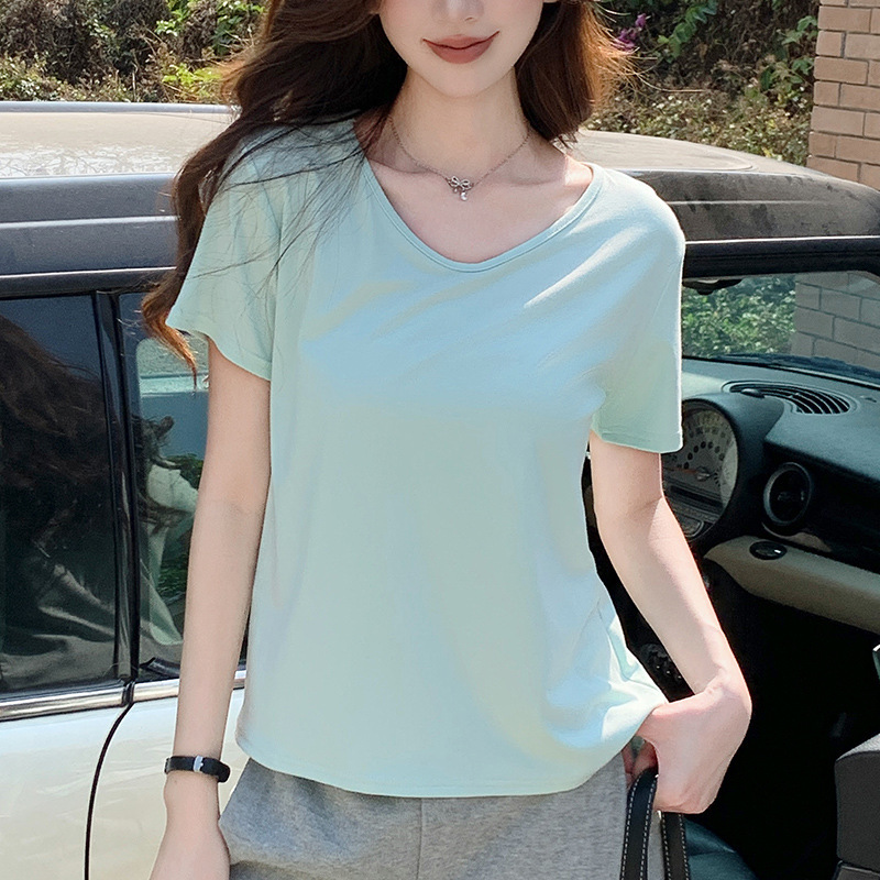 연한 초록색