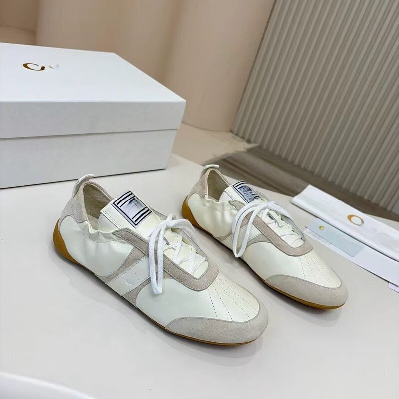 2025 New Autumn Lace-Up Flat Casual Sports Shoes Fashionable Versatile Comfortable Soft Sole Breathable Women's Training Shoes 2025 New Autumn Lace-Up Flat Casual Sports Shoes Fashionable Versatile Comfortable Soft Sole Breathable Women's Training Shoes