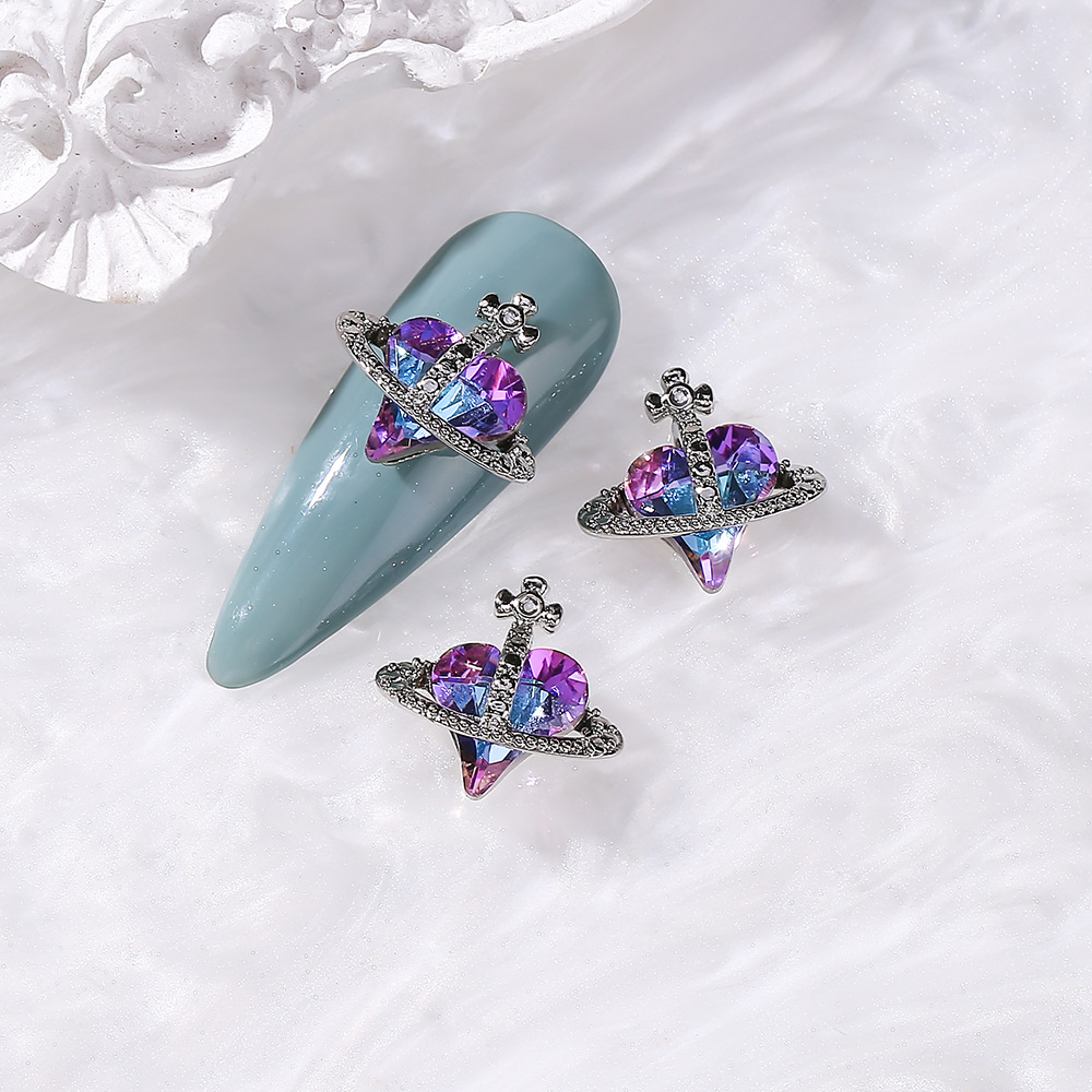 En línea celebridad reina madre uñas aleación joyería torcida melocotón corazón diamante retro estilo oscuro plata uñas accesorios de diamantes decorativos