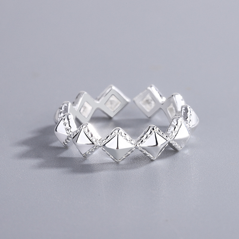 Punk retro apenado flor en forma de serpiente anillo de la estrella personalidad de alto sentido plata tailandesa Hipster anillo de entrega de una sola pieza femenina